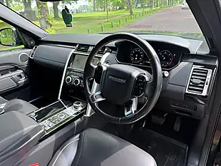 Used 2019 Land Rover Discovery Hse Black - Interior and Exterior details 14