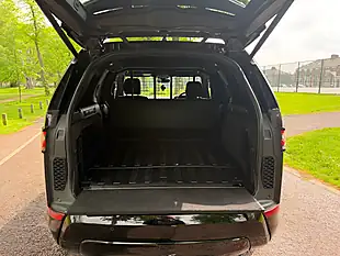 Used 2019 Land Rover Discovery Hse Black - Interior and Exterior details 17
