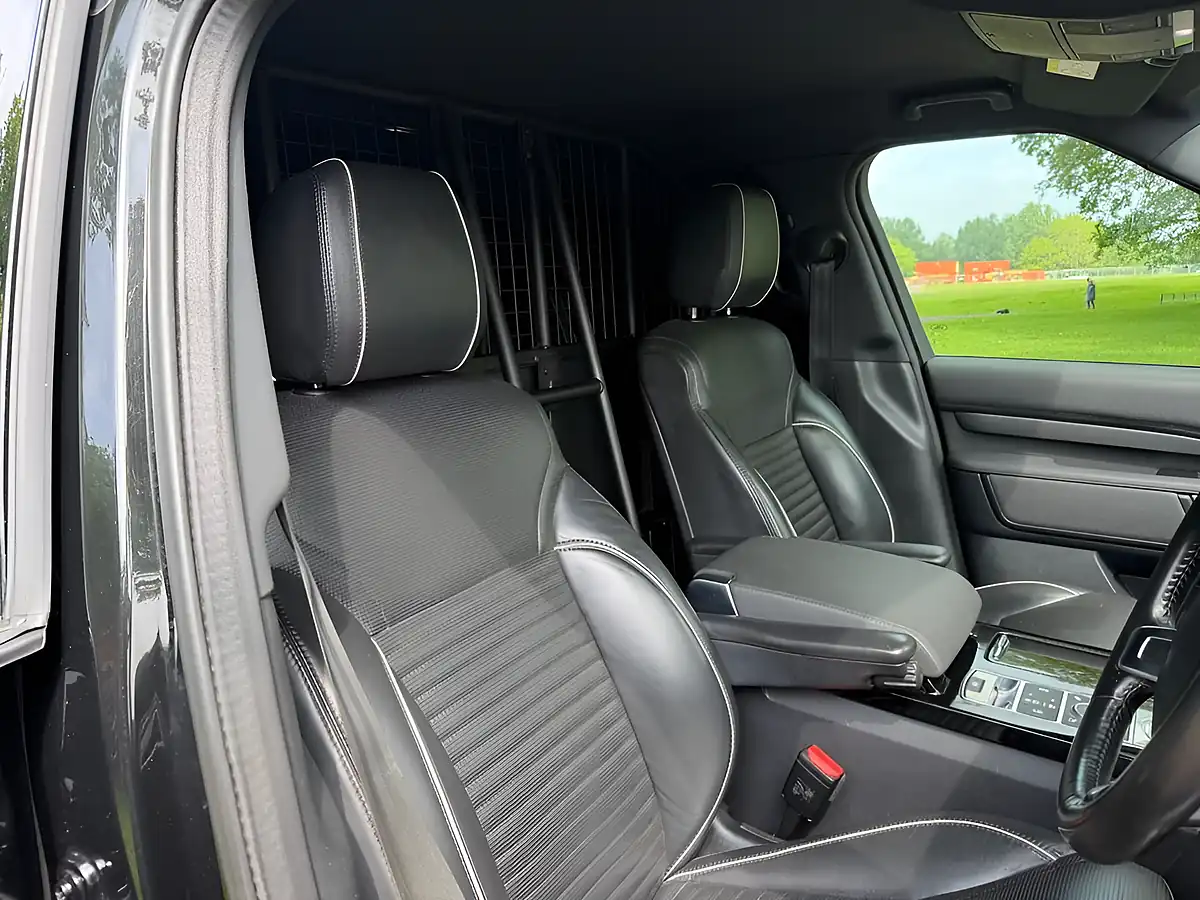 Used 2019 Land Rover Discovery Hse Black - Interior and Exterior details 9