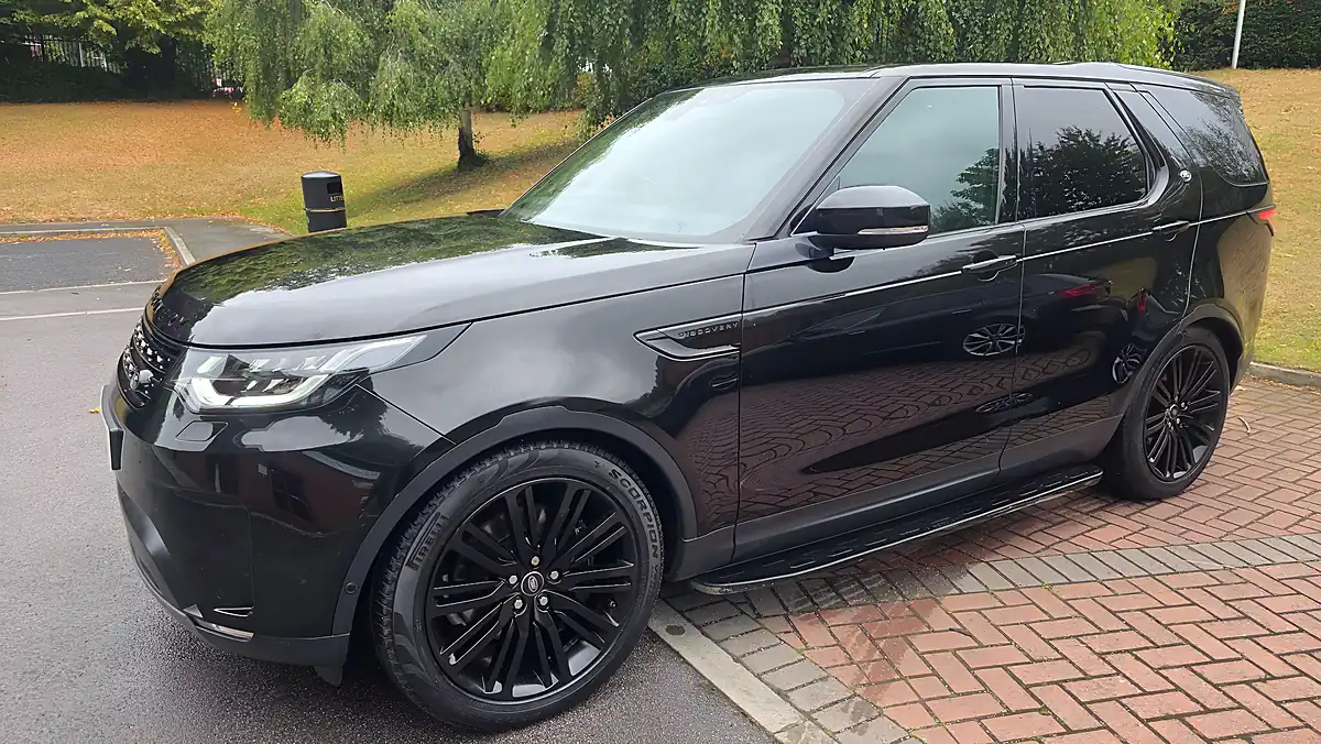 Used 2019 Land Rover Discovery Hse Black - Interior and Exterior details 11