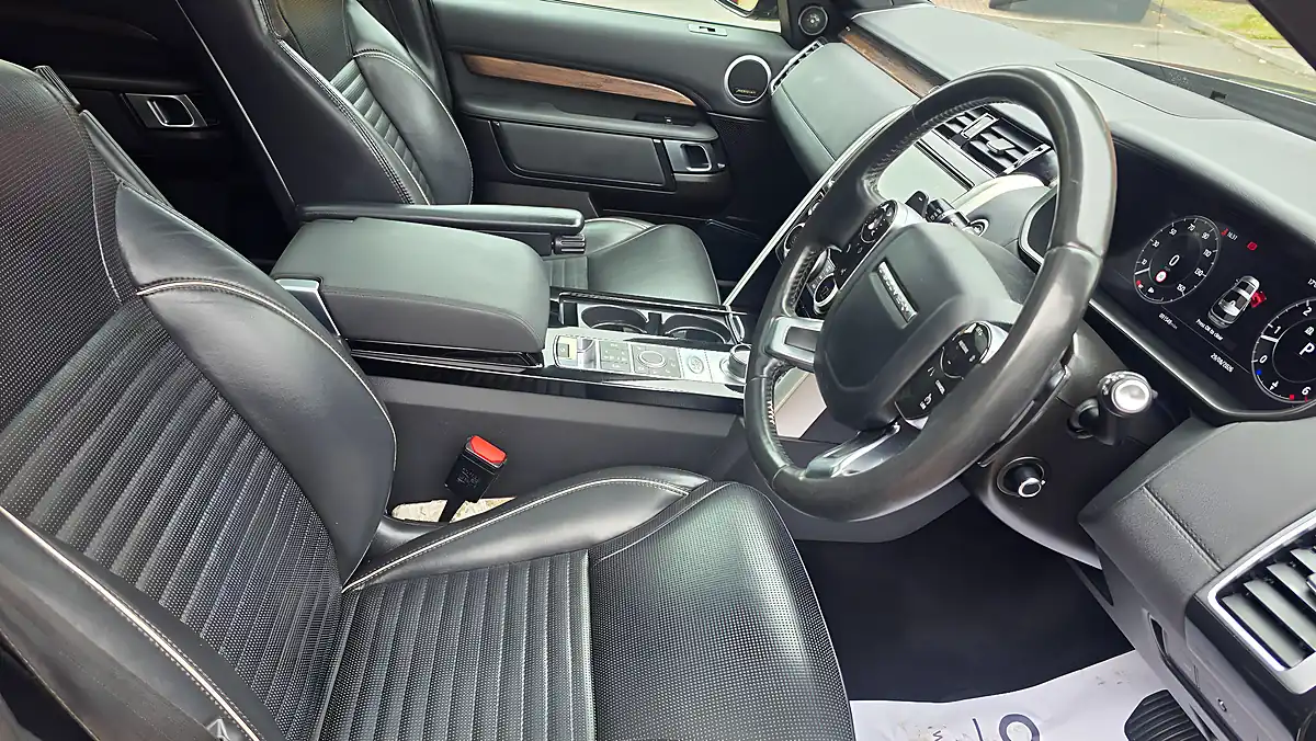 Used 2019 Land Rover Discovery Hse Black - Interior and Exterior details 13