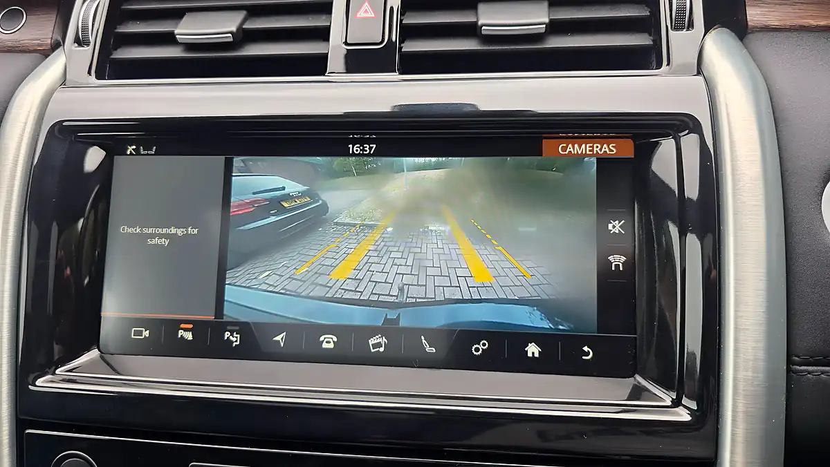 Used 2019 Land Rover Discovery Hse Black - Interior and Exterior details 14