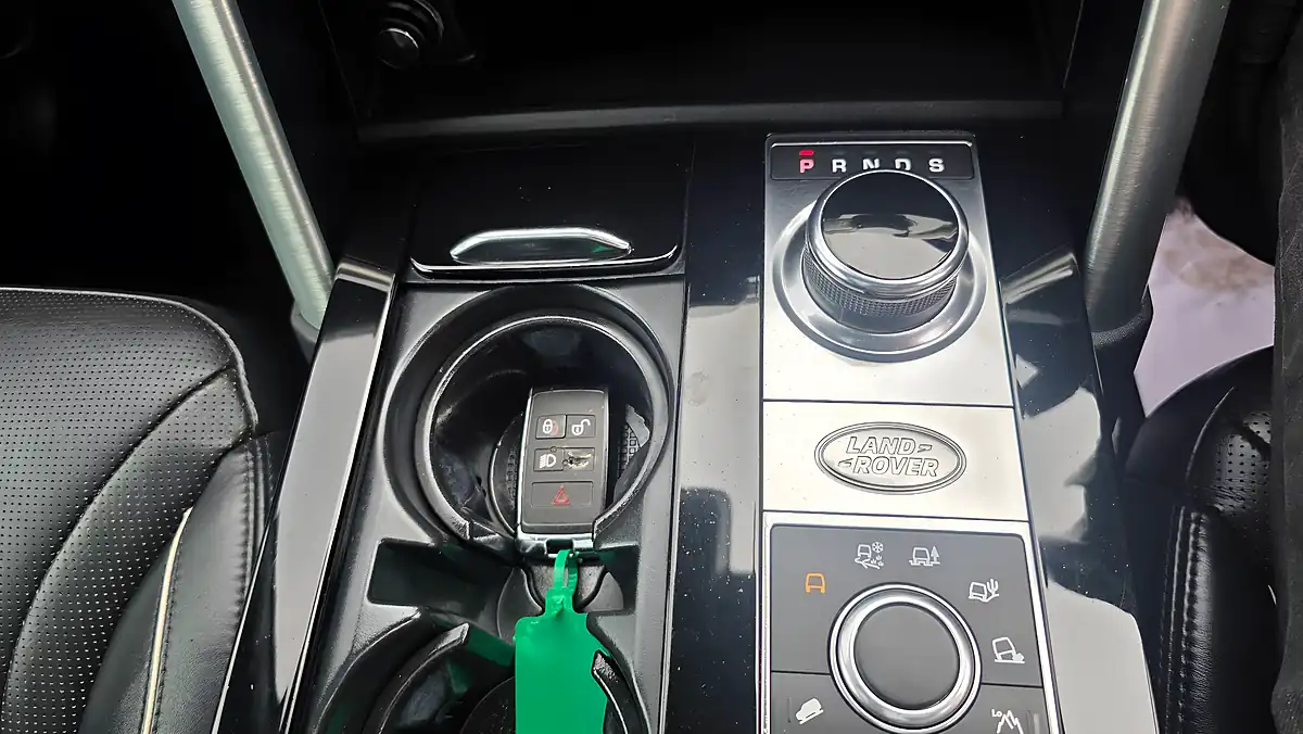 Used 2019 Land Rover Discovery Hse Black - Interior and Exterior details 15