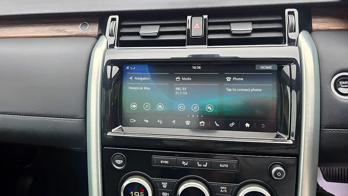 Used 2019 Land Rover Discovery Hse Black - Interior and Exterior details 16