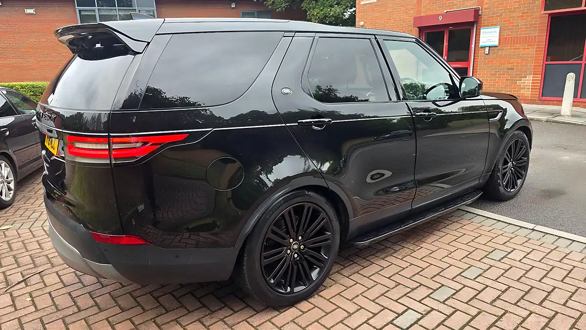 Used 2019 Land Rover Discovery Hse Black - Interior and Exterior details 8