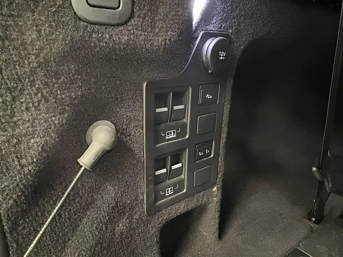 Used 2019 Land Rover Discovery Hse Black - Interior and Exterior details 12