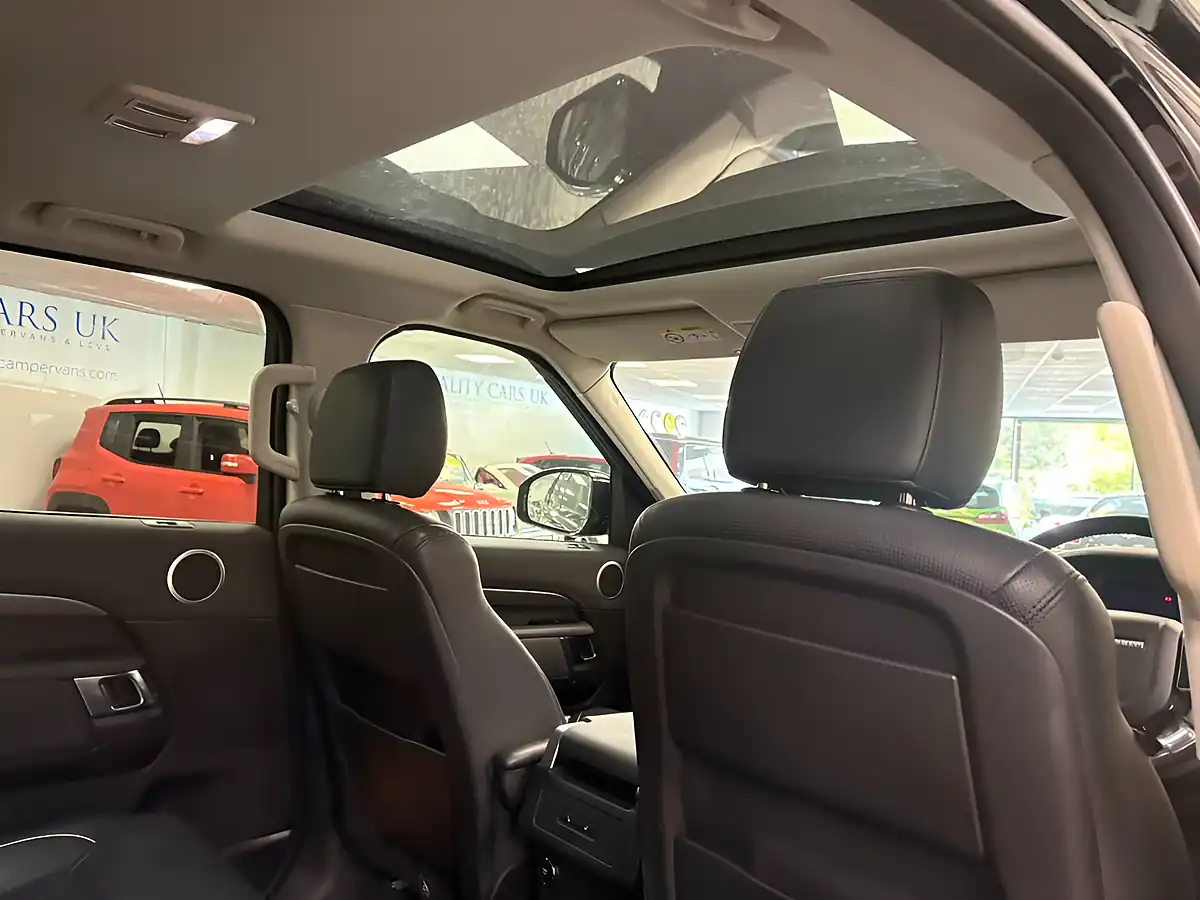 Used 2019 Land Rover Discovery Hse Black - Interior and Exterior details 14