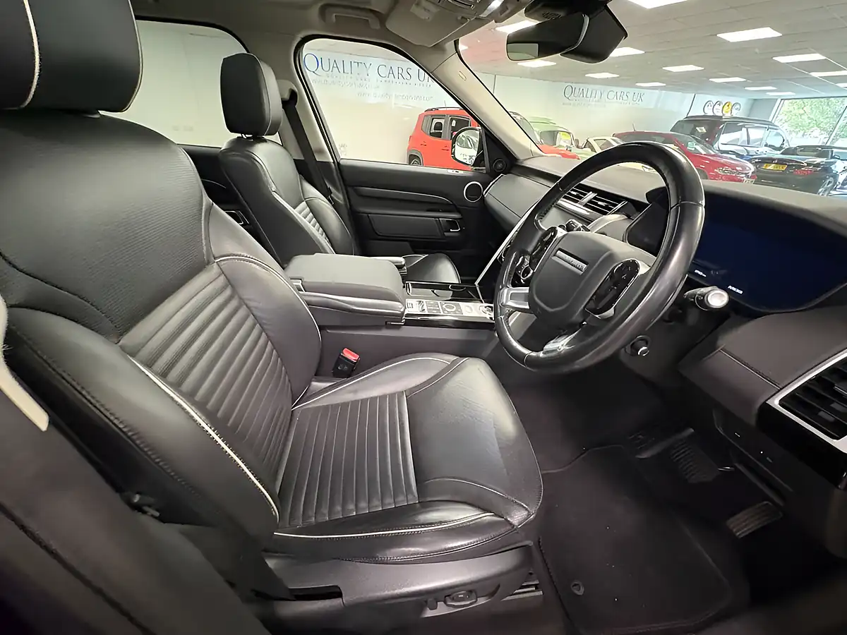 Used 2019 Land Rover Discovery Hse Black - Interior and Exterior details 17