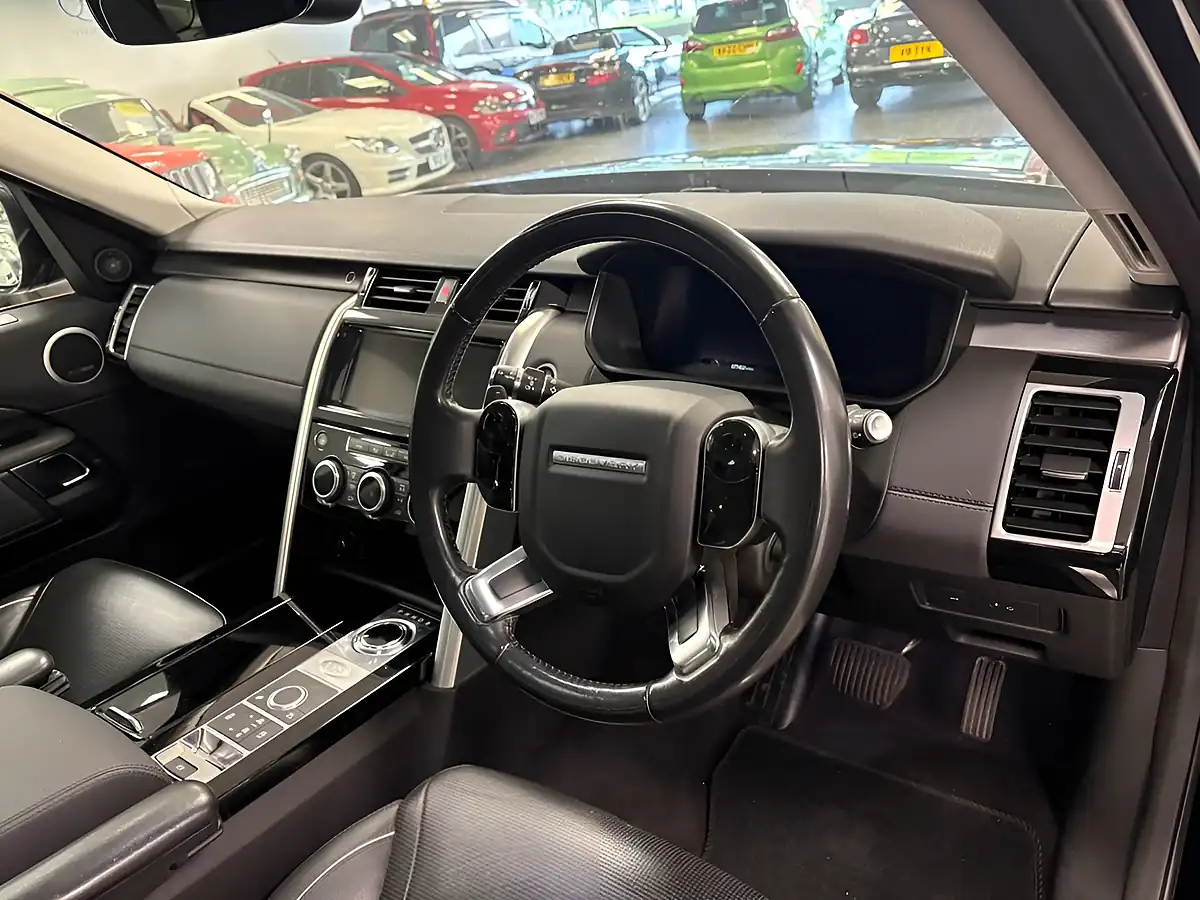 Used 2019 Land Rover Discovery Hse Black - Interior and Exterior details 2
