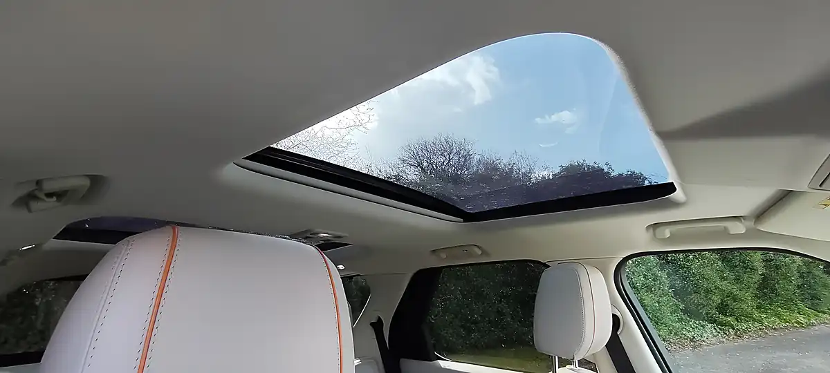 Used 2019 Land Rover Discovery Hse Blue - Interior and Exterior details 12