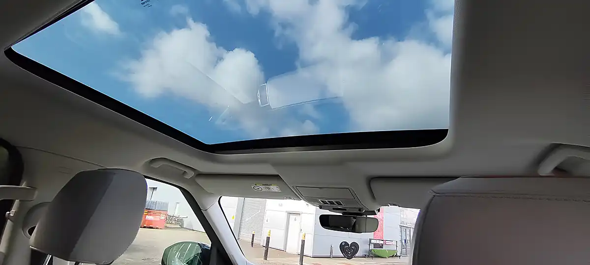 Used 2019 Land Rover Discovery Hse Blue - Interior and Exterior details 15