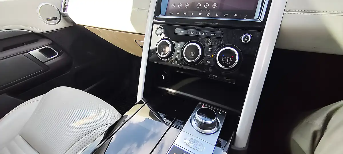 Used 2019 Land Rover Discovery Hse Blue - Interior and Exterior details 19