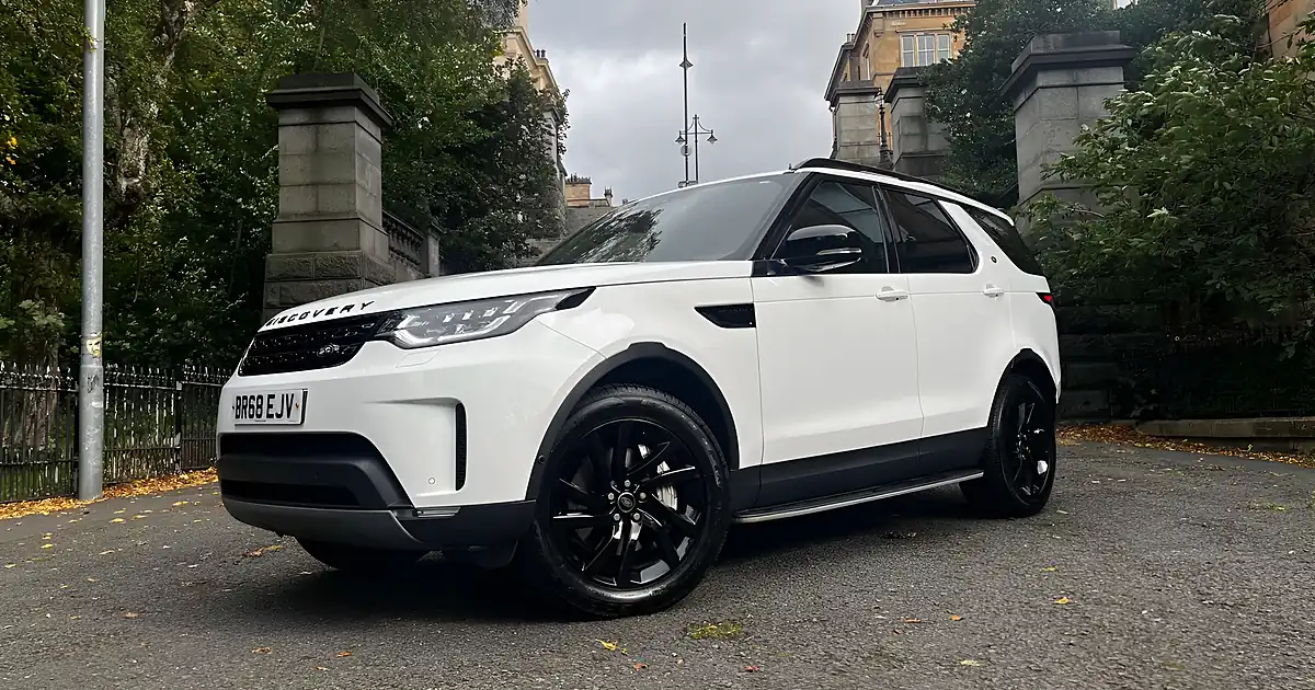 Used 2019 Land Rover Discovery Hse Chawton White - Front View