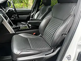 Used 2019 Land Rover Discovery Hse Chawton White - Interior and Exterior details 15