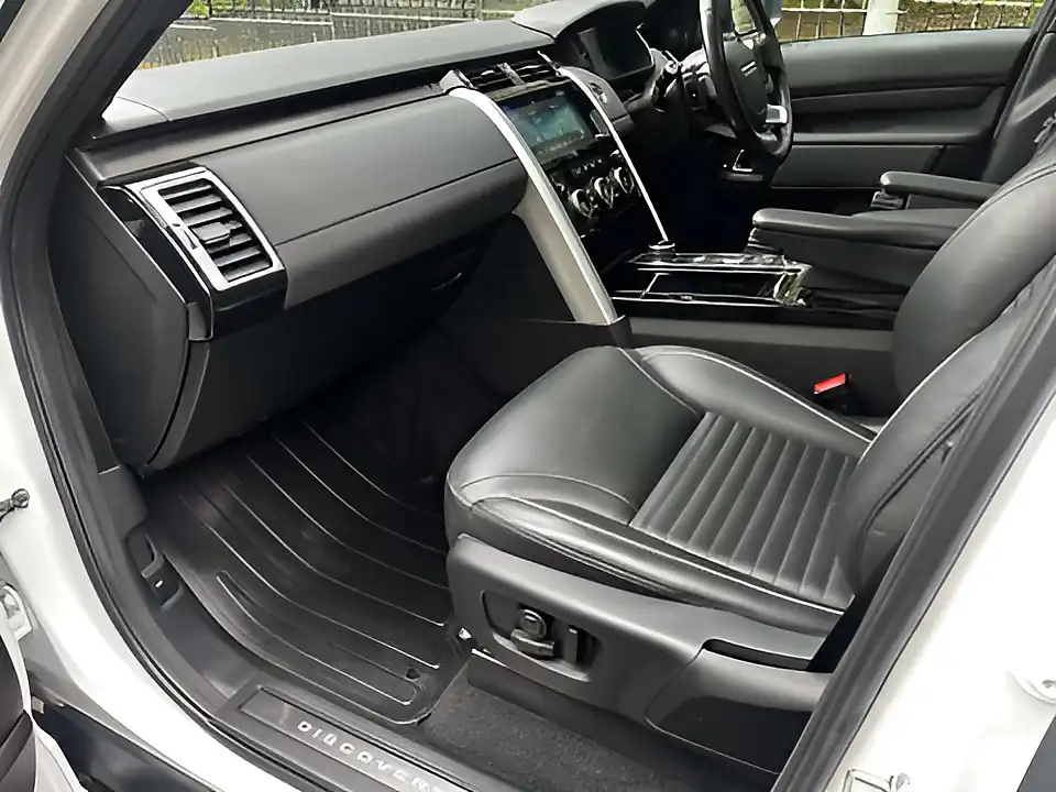 Used 2019 Land Rover Discovery Hse Chawton White - Interior and Exterior details 16