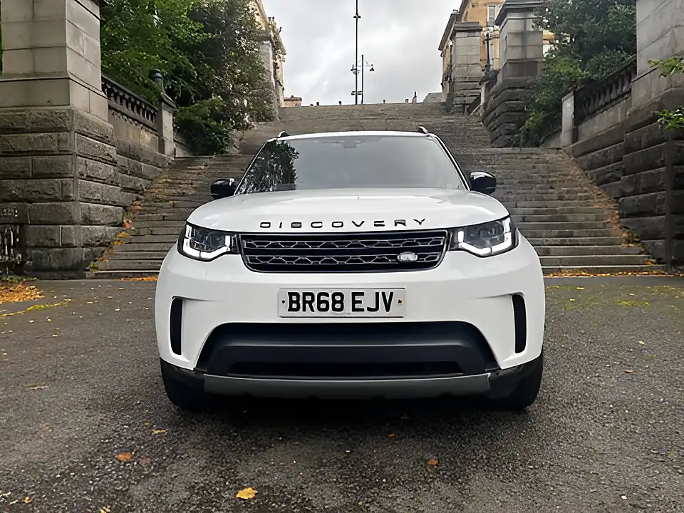 Used 2019 Land Rover Discovery Hse Chawton White - Interior and Exterior details 3