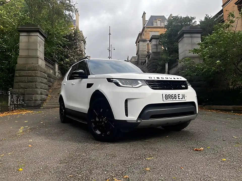 Used 2019 Land Rover Discovery Hse Chawton White - Interior and Exterior details 4