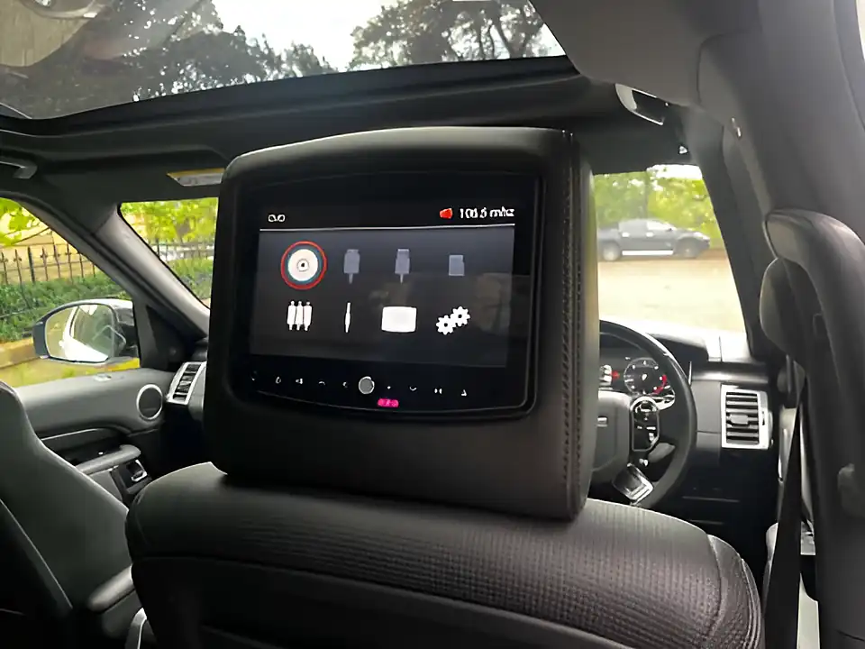 Used 2019 Land Rover Discovery Hse Chawton White - Interior and Exterior details 8