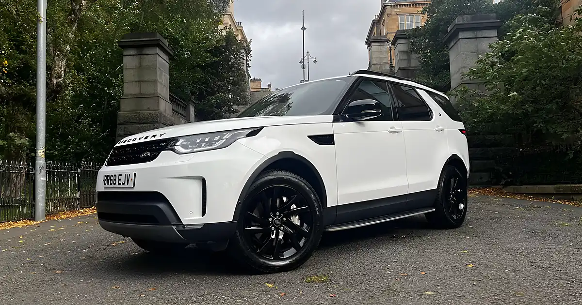Used 2019 Land Rover Discovery Hse Chawton White - Front View