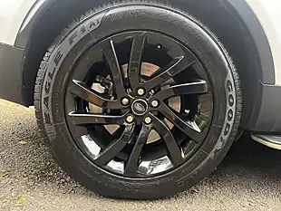 Used 2019 Land Rover Discovery Hse Chawton White - Interior and Exterior details 11