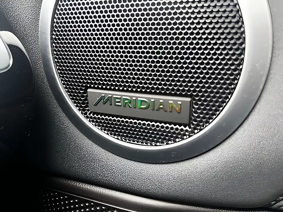 Used 2019 Land Rover Discovery Hse Chawton White - Interior and Exterior details 12
