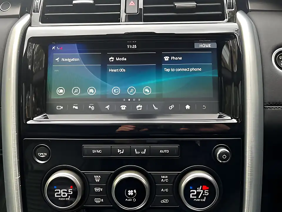 Used 2019 Land Rover Discovery Hse Chawton White - Interior and Exterior details 14