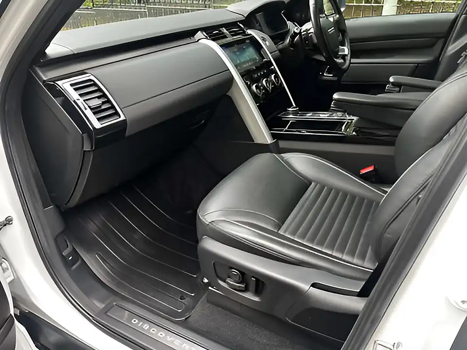 Used 2019 Land Rover Discovery Hse Chawton White - Interior and Exterior details 16