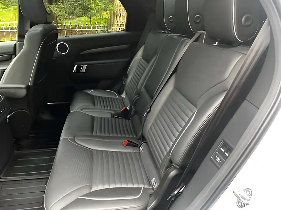 Used 2019 Land Rover Discovery Hse Chawton White - Interior and Exterior details 18