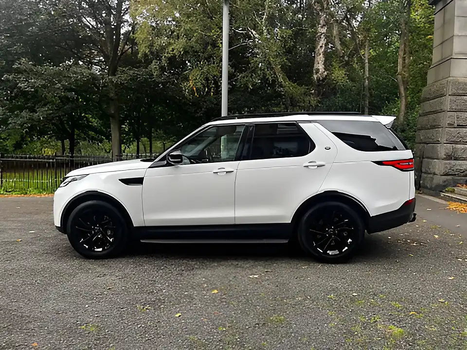 Used 2019 Land Rover Discovery Hse Chawton White - Interior and Exterior details 2