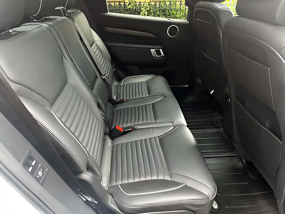 Used 2019 Land Rover Discovery Hse Chawton White - Interior and Exterior details 20