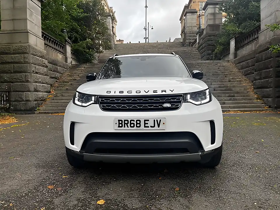 Used 2019 Land Rover Discovery Hse Chawton White - Interior and Exterior details 3