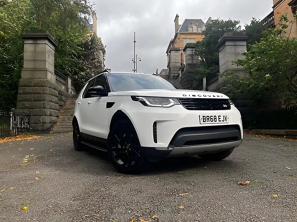 Used 2019 Land Rover Discovery Hse Chawton White - Interior and Exterior details 4