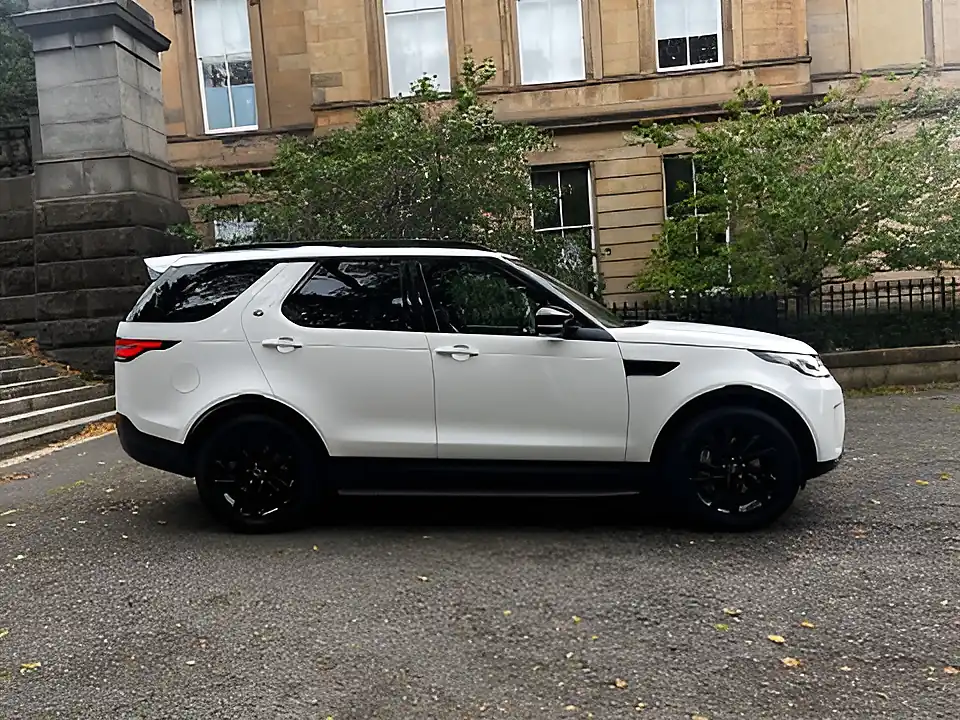 Used 2019 Land Rover Discovery Hse Chawton White - Interior and Exterior details 5