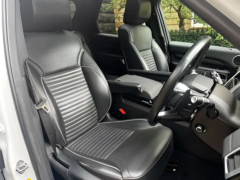Used 2019 Land Rover Discovery Hse Chawton White - Interior and Exterior details 6