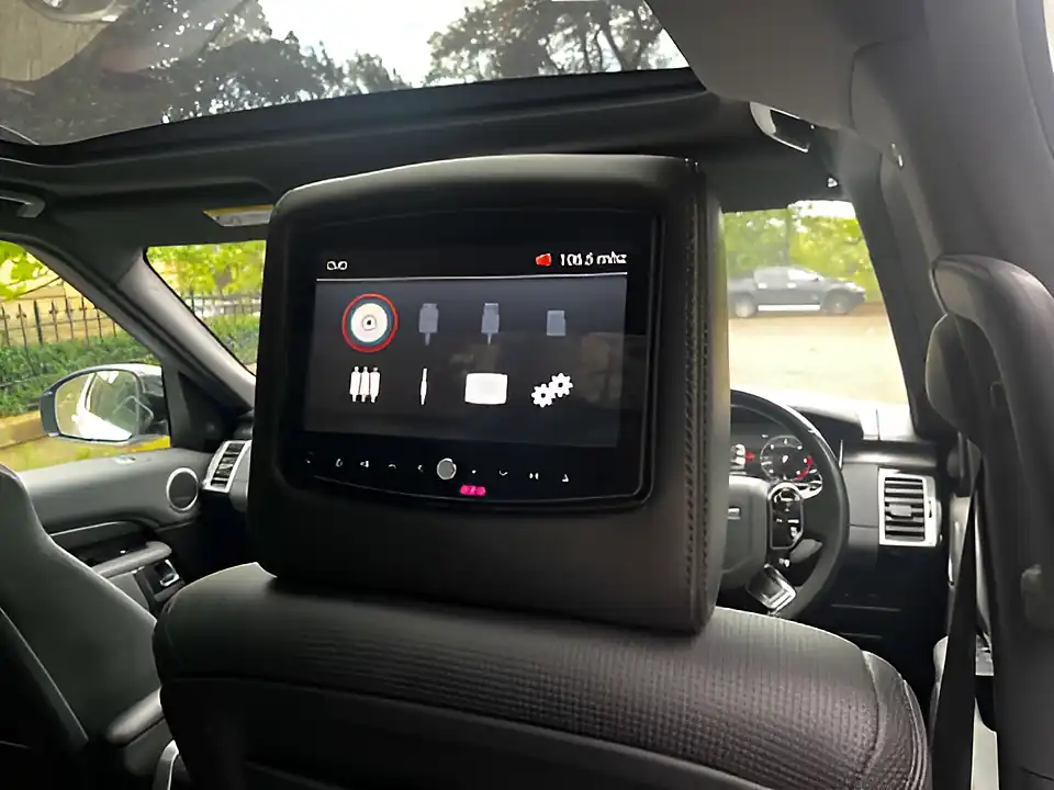 Used 2019 Land Rover Discovery Hse Chawton White - Interior and Exterior details 8