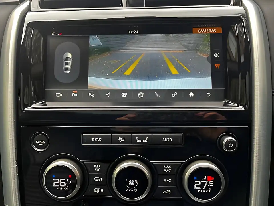 Used 2019 Land Rover Discovery Hse Chawton White - Interior and Exterior details 9
