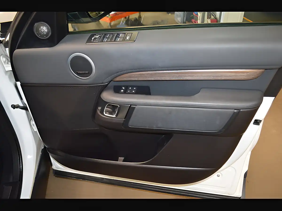 Used 2019 Land Rover Discovery Hse Fuji White - Interior and Exterior details 18