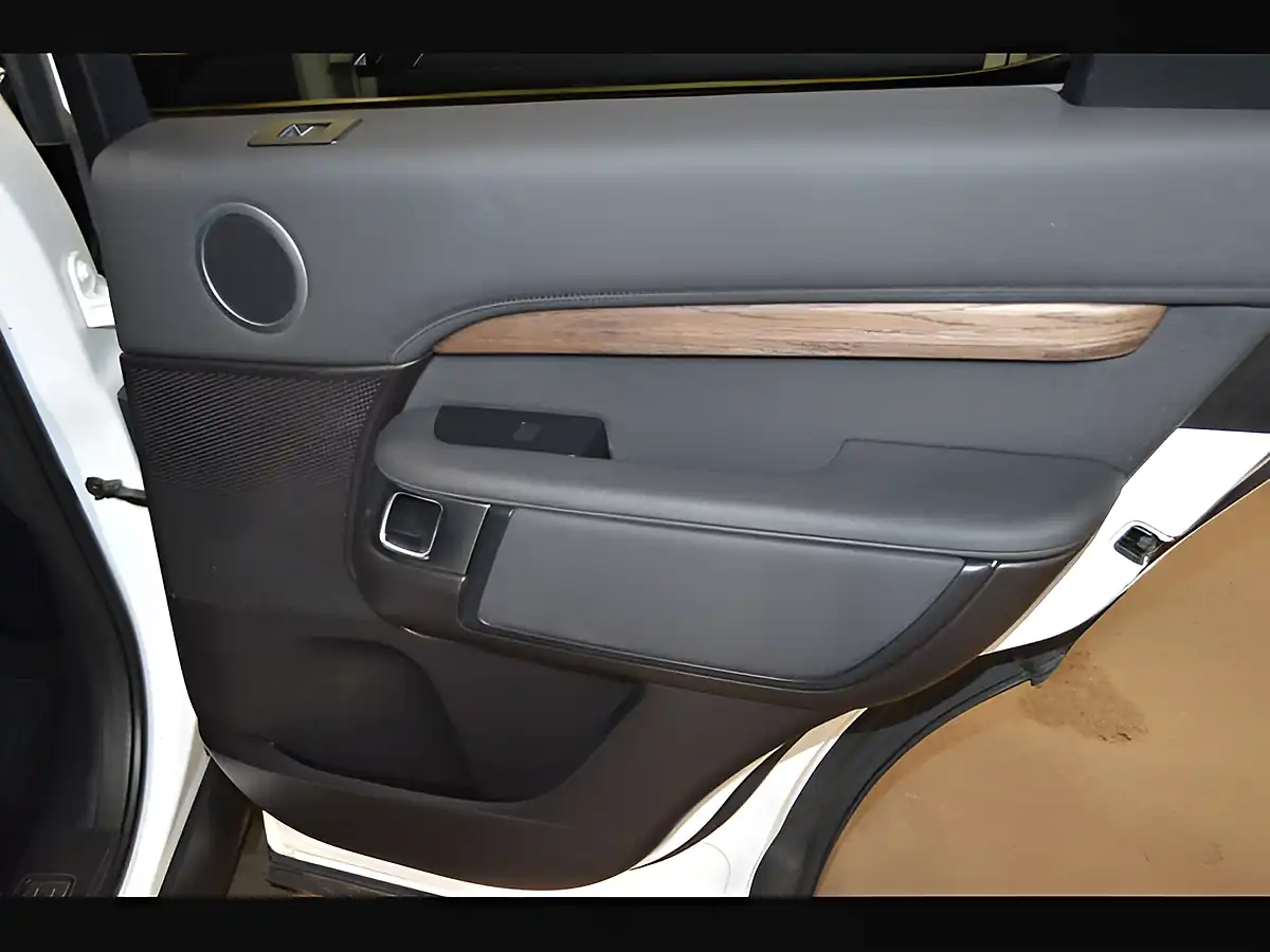 Used 2019 Land Rover Discovery Hse Fuji White - Interior and Exterior details 20