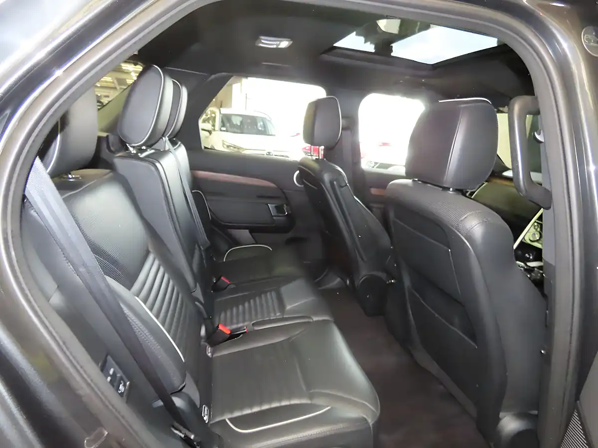 Used 2019 Land Rover Discovery Hse Grey - Interior and Exterior details 8