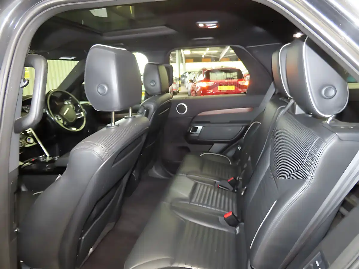 Used 2019 Land Rover Discovery Hse Grey - Interior and Exterior details 9