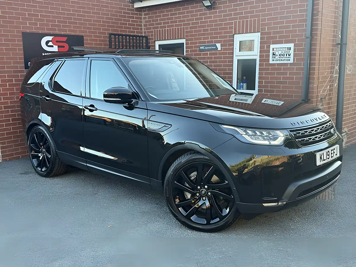 Used 2019 Land Rover Discovery Hse Luxury Black - Front View