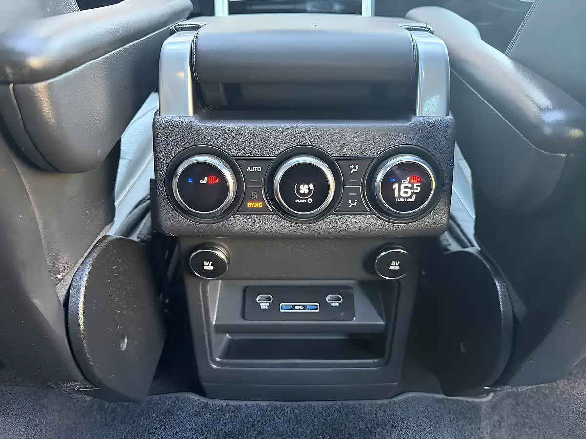 Used 2019 Land Rover Discovery Hse Luxury Black - Interior and Exterior details 14