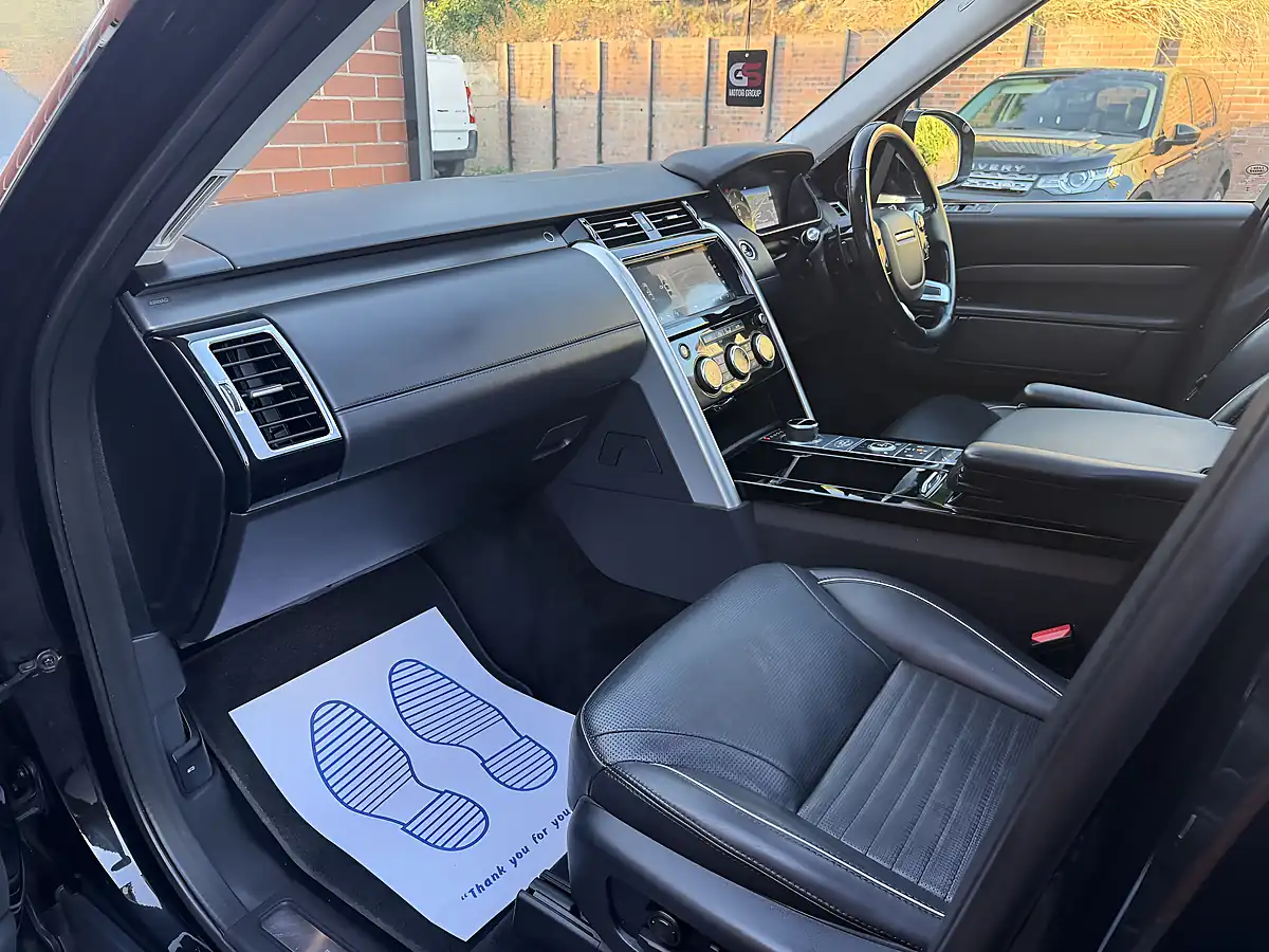 Used 2019 Land Rover Discovery Hse Luxury Black - Interior and Exterior details 17
