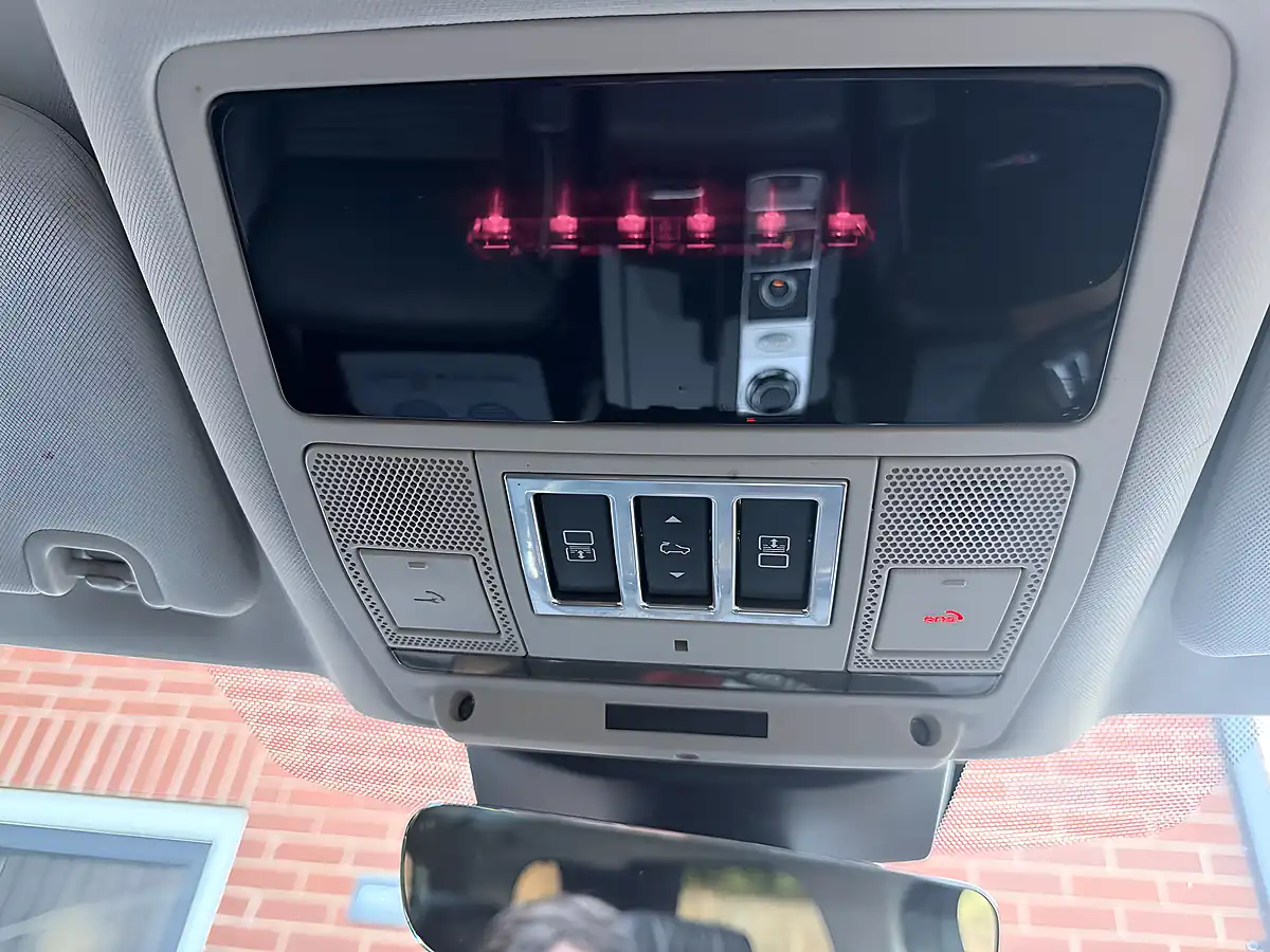 Used 2019 Land Rover Discovery Hse Luxury Black - Interior and Exterior details 19