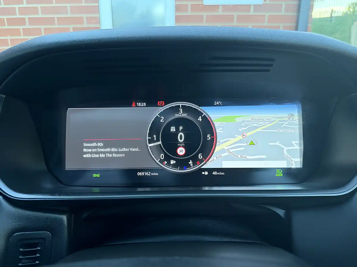 Used 2019 Land Rover Discovery Hse Luxury Black - Interior and Exterior details 20