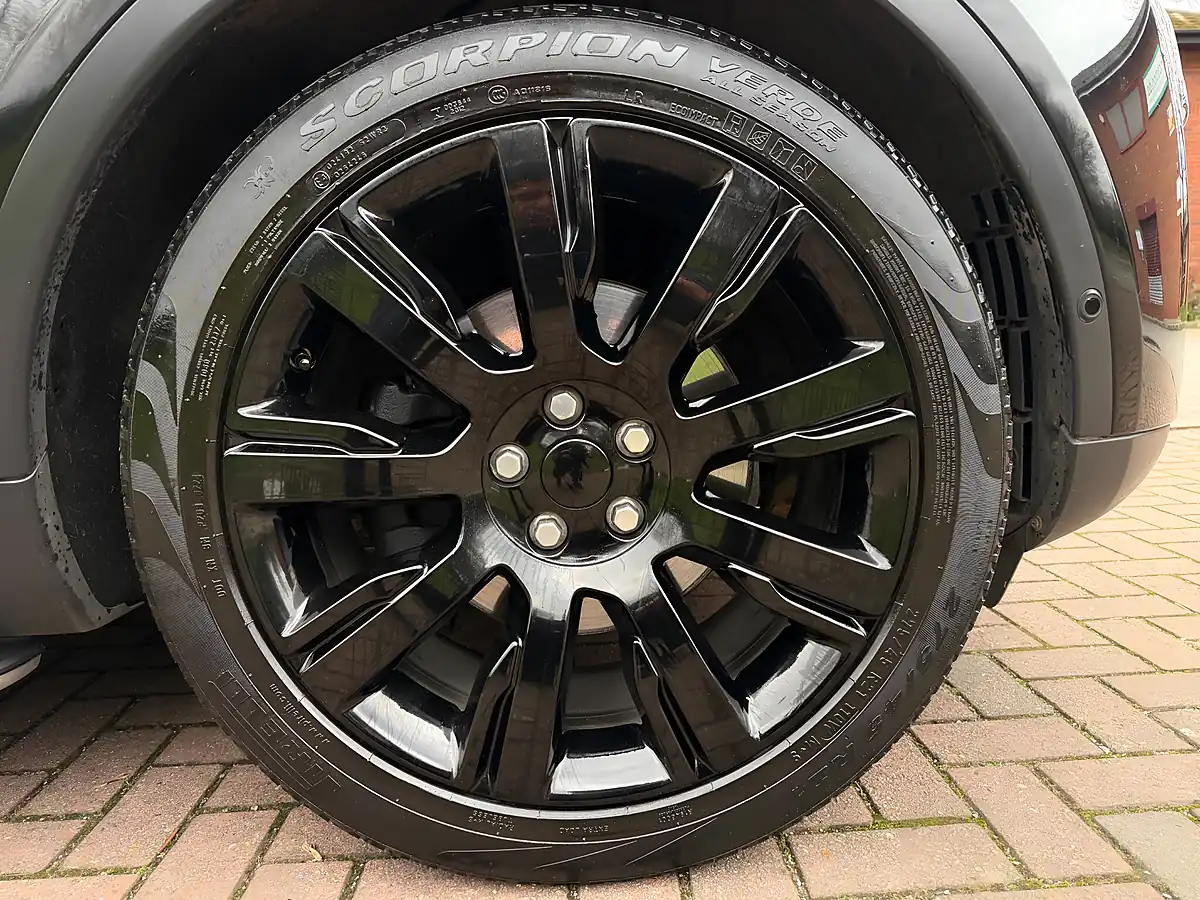 Used 2019 Land Rover Discovery Hse Luxury Black - Interior and Exterior details 12