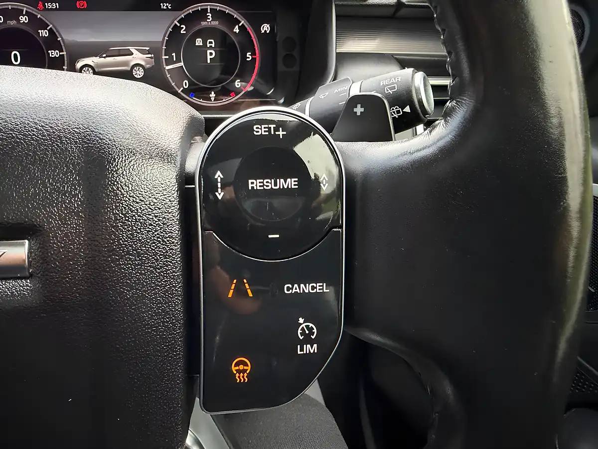 Used 2019 Land Rover Discovery Hse Luxury Black - Interior and Exterior details 16