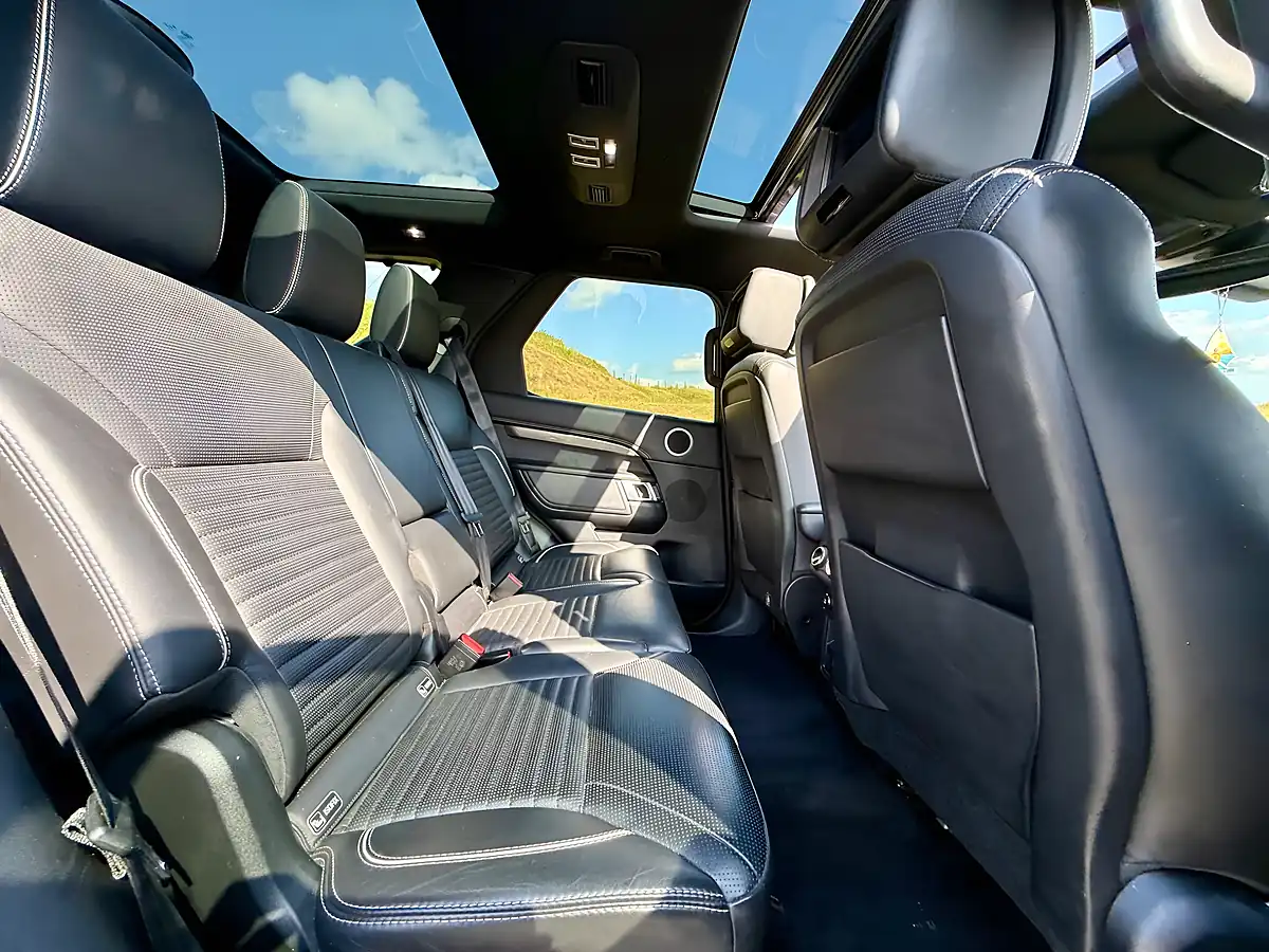 Used 2019 Land Rover Discovery Hse Luxury Blue - Interior and Exterior details 11