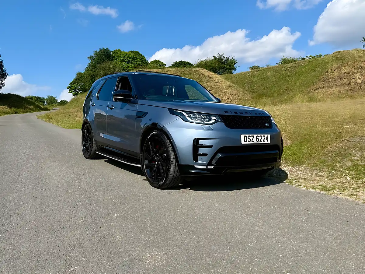 Used 2019 Land Rover Discovery Hse Luxury Blue - Interior and Exterior details 15