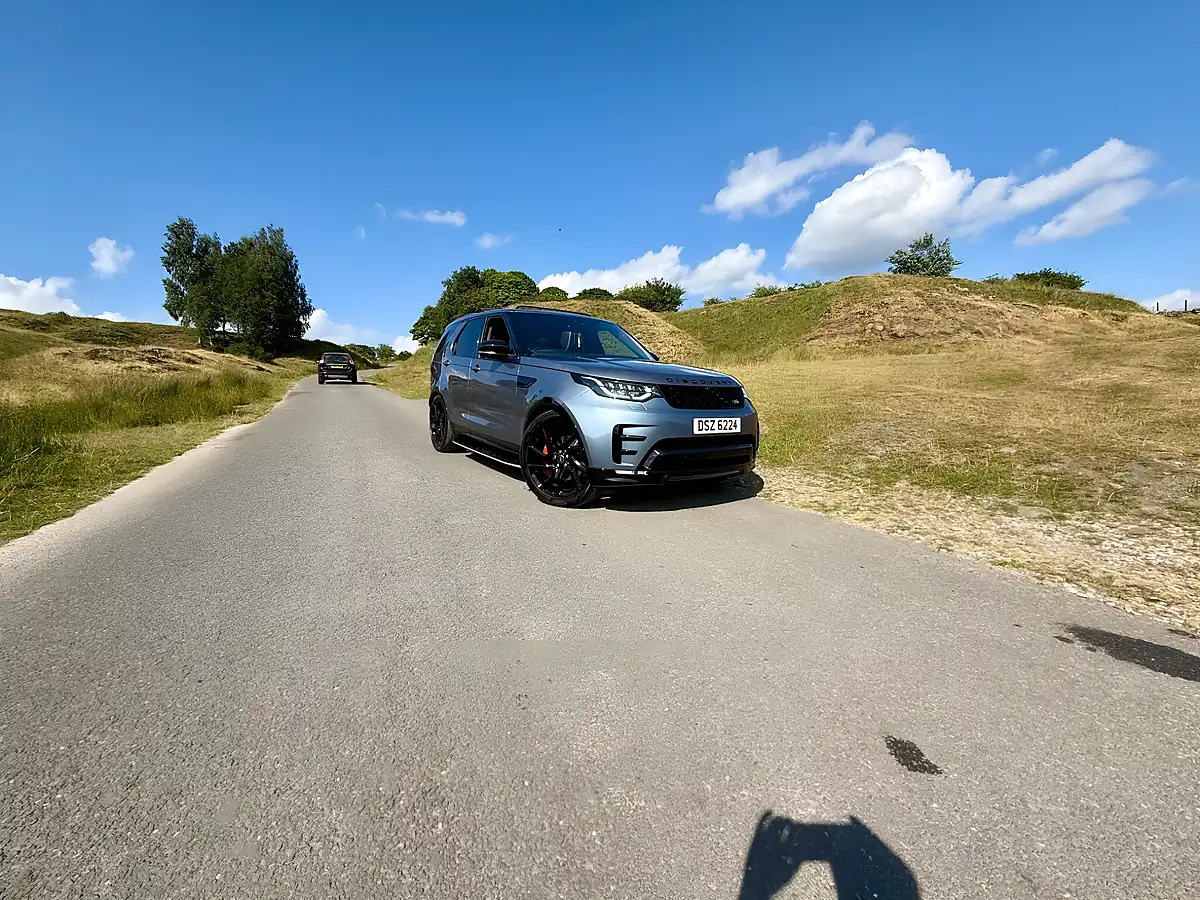 Used 2019 Land Rover Discovery Hse Luxury Blue - Interior and Exterior details 16